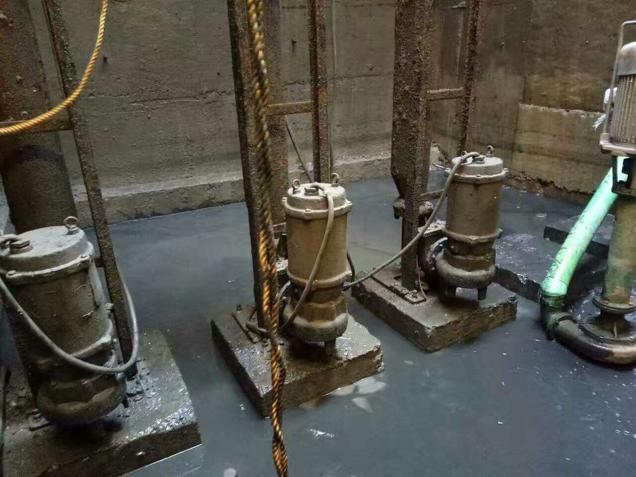 天柱污水池清理