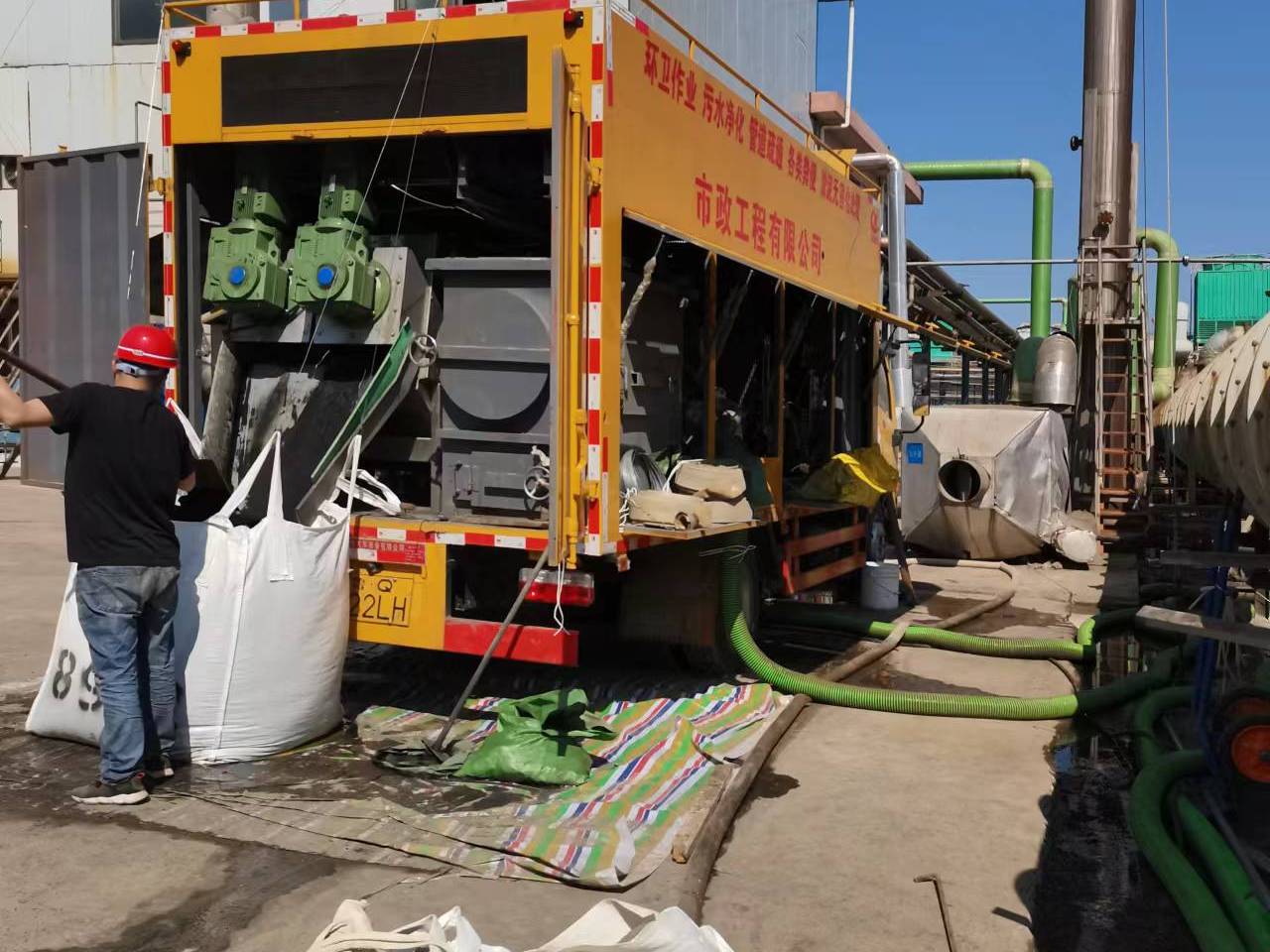 天柱淤泥压干处理